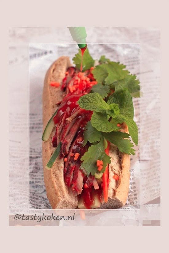broodje-eend-met-saus vietnamese eend met sriracha