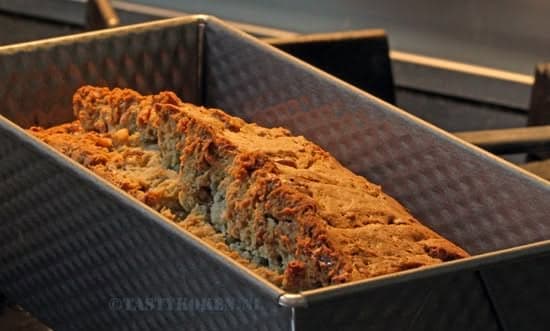hartig brood in cakeblik